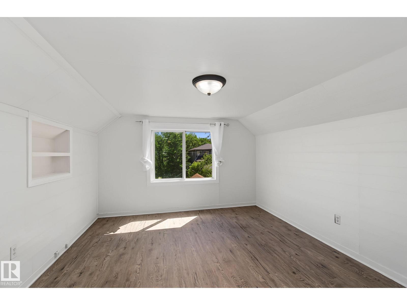 11147 78 Av Nw Property Photo 13