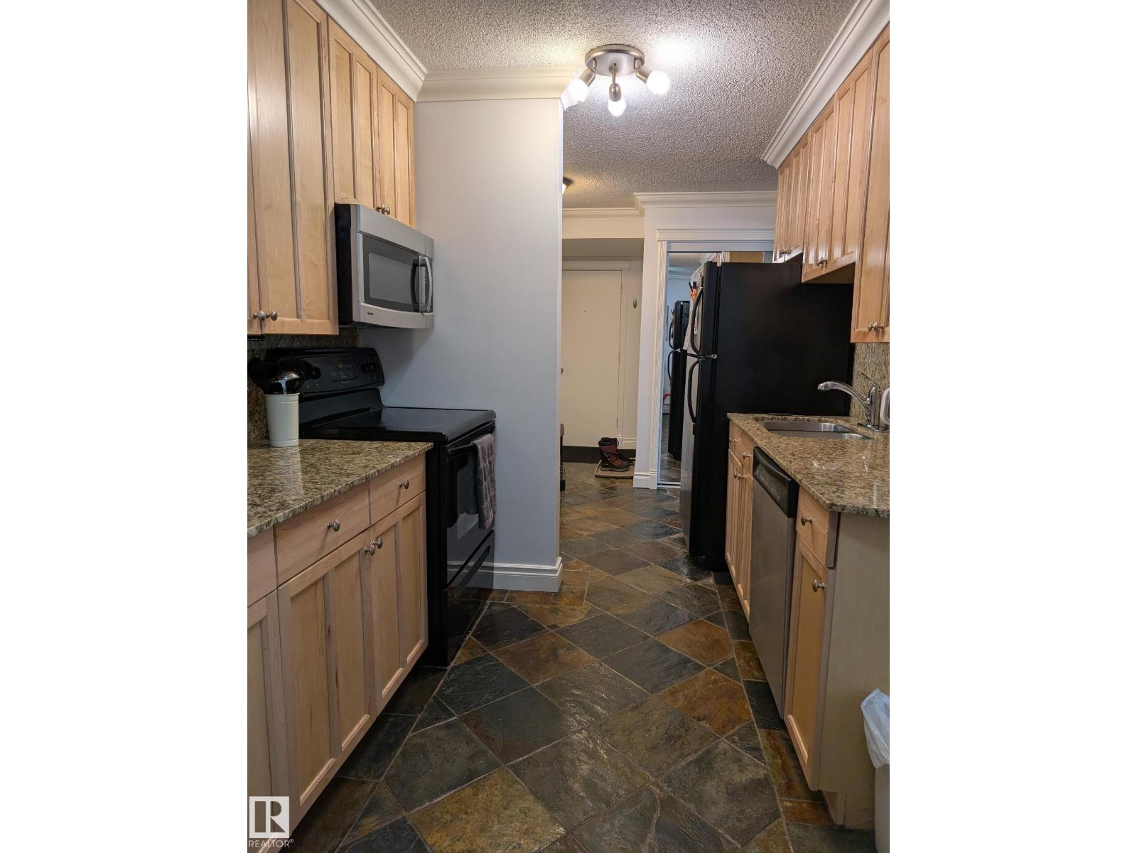 #101 10745 83 Av Nw Property Photo 3