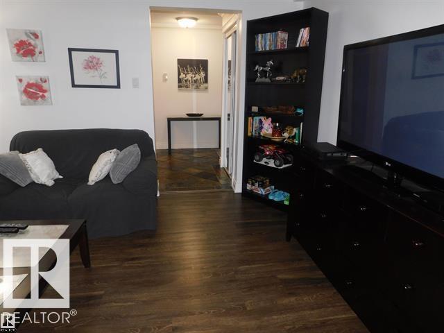 #101 10745 83 Av Nw Property Photo 8