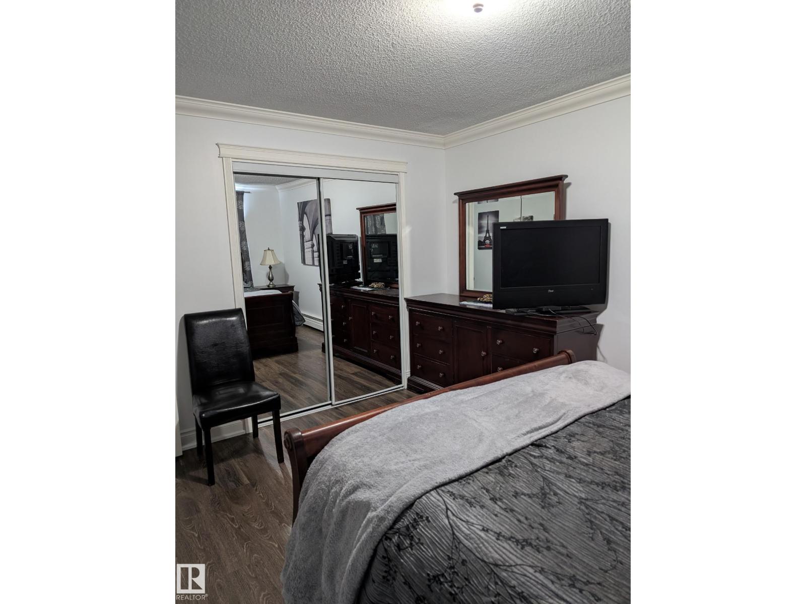 #101 10745 83 Av Nw Property Photo 12