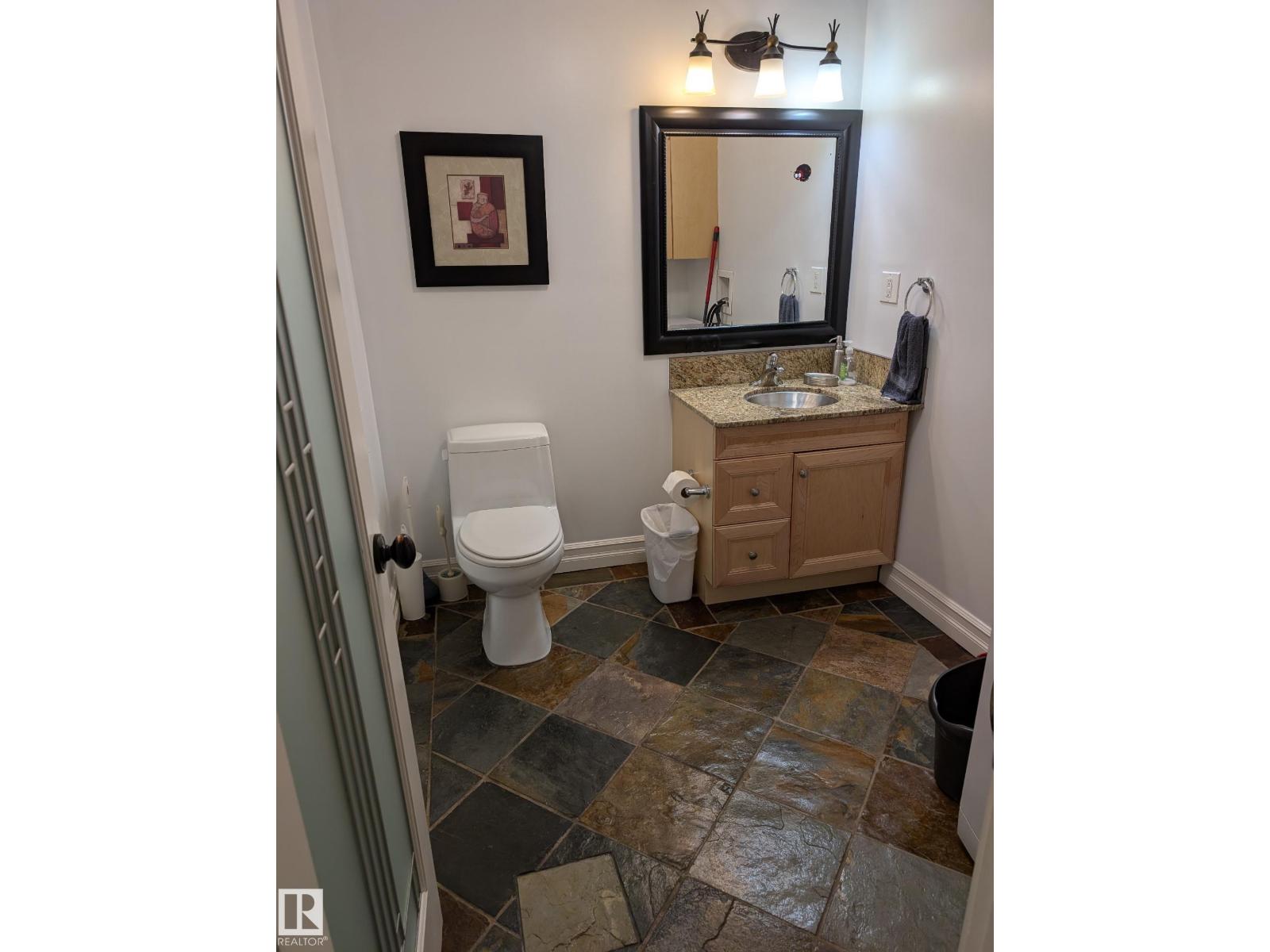 #101 10745 83 Av Nw Property Photo 17