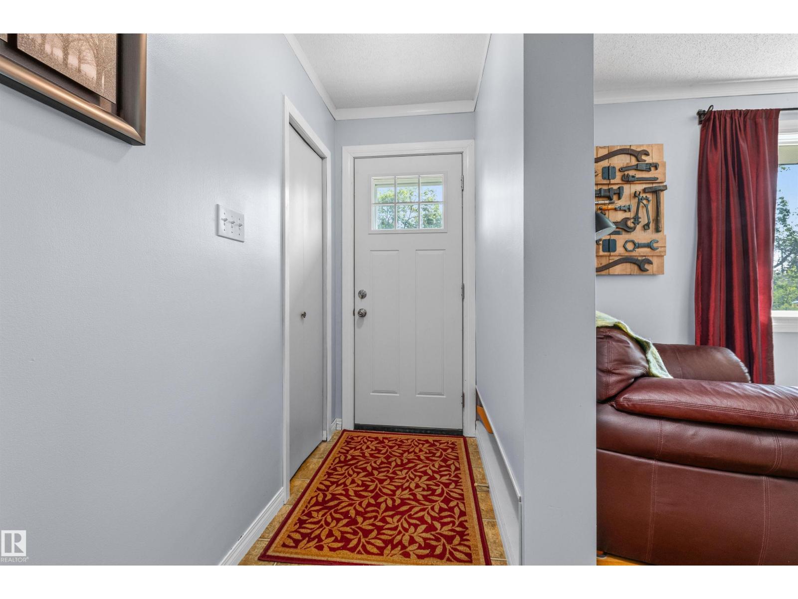 10534 163 St Nw Property Photo 4