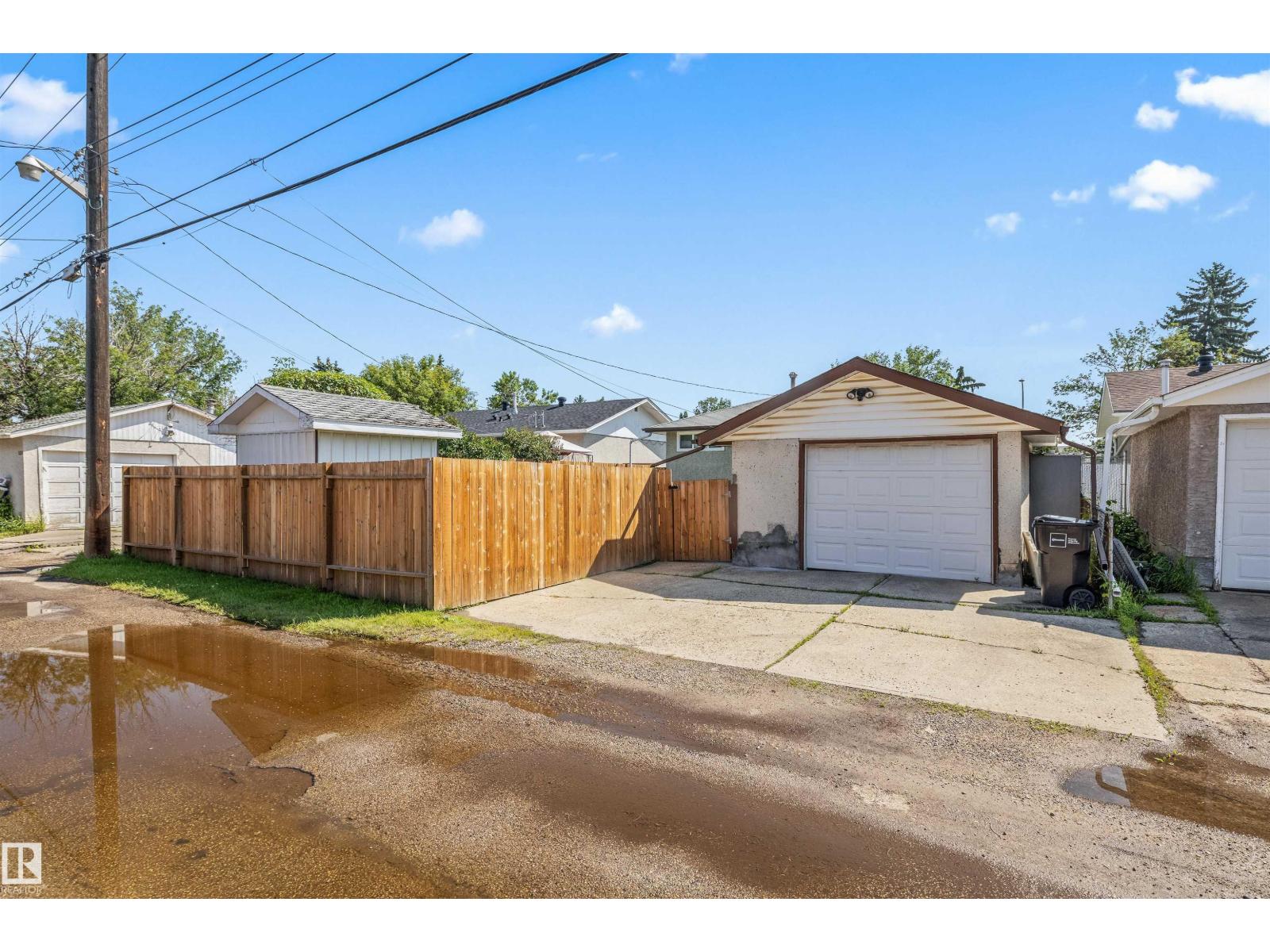 10534 163 St Nw Property Photo 34