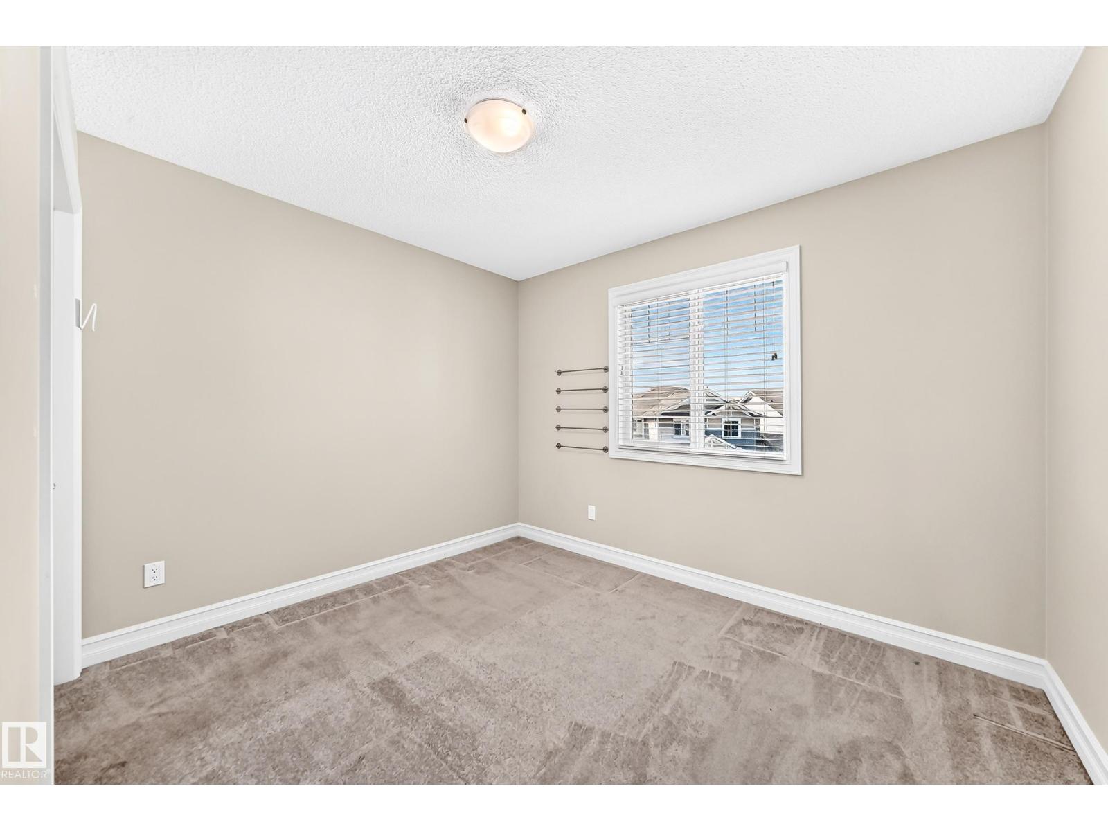 5321 3 Av Sw Property Photo 32
