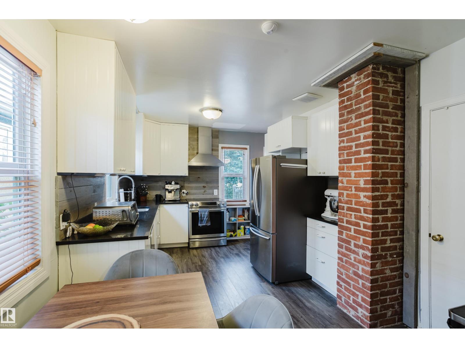 10623 76 Av Nw Property Photo 11