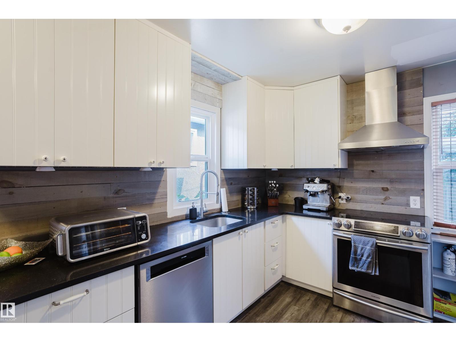 10623 76 Av Nw Property Photo 12