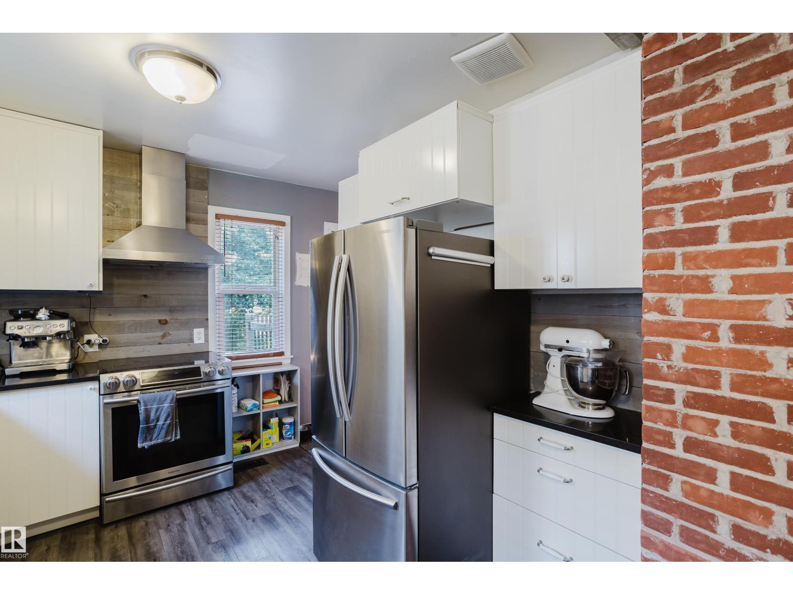 10623 76 Av Nw Property Photo 13