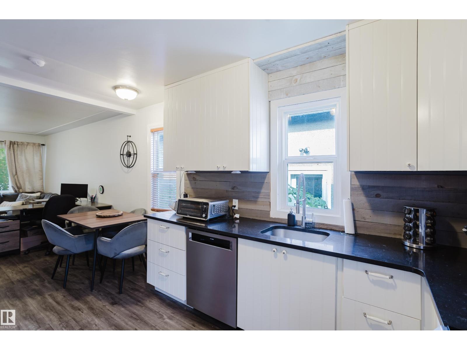 10623 76 Av Nw Property Photo 15