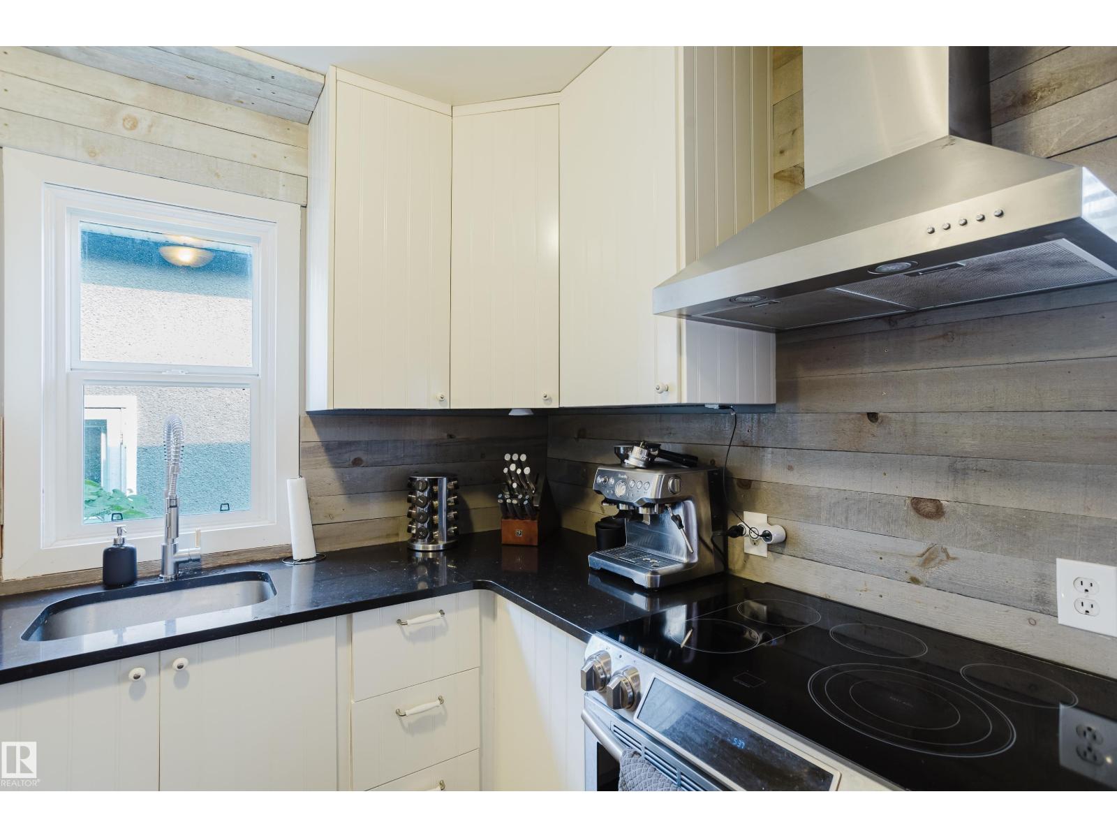 10623 76 Av Nw Property Photo 16