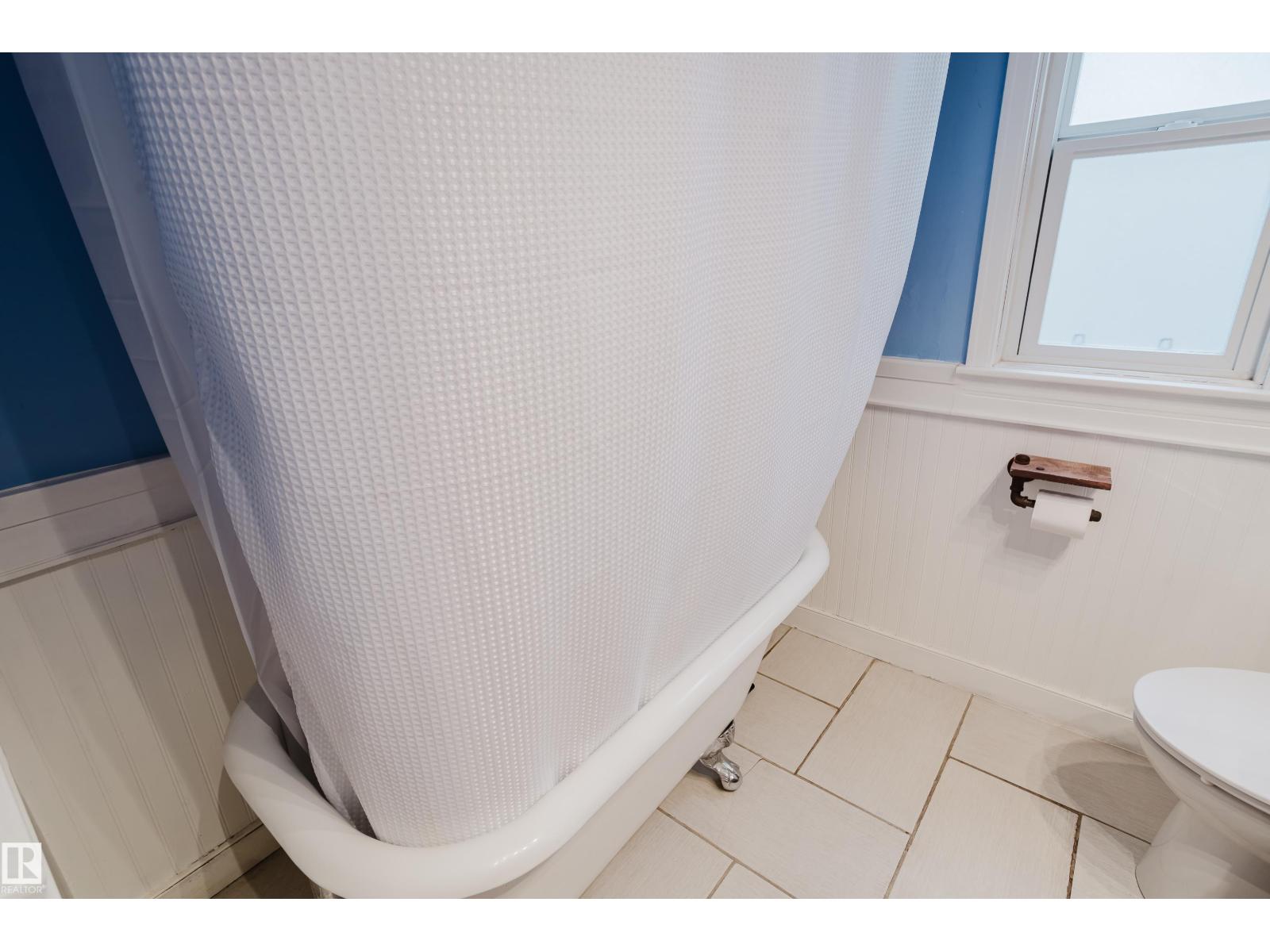 10623 76 Av Nw Property Photo 23