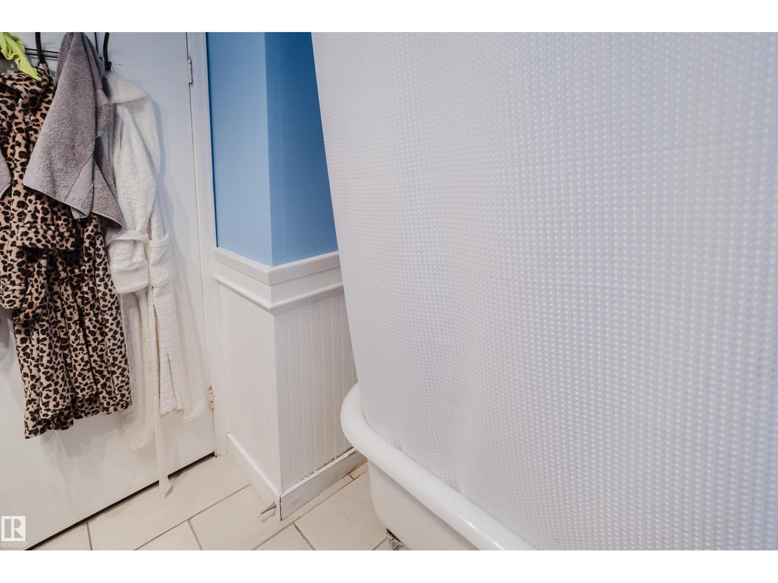 10623 76 Av Nw Property Photo 24