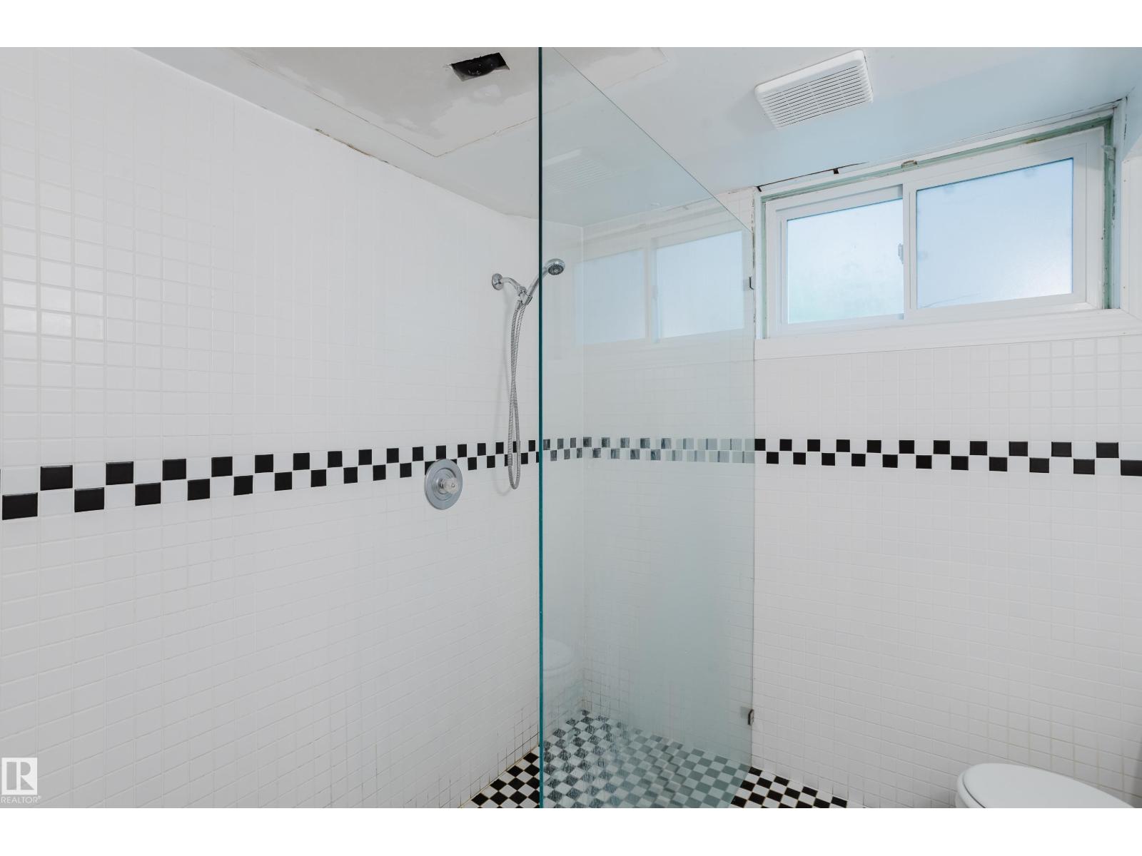 10623 76 Av Nw Property Photo 39