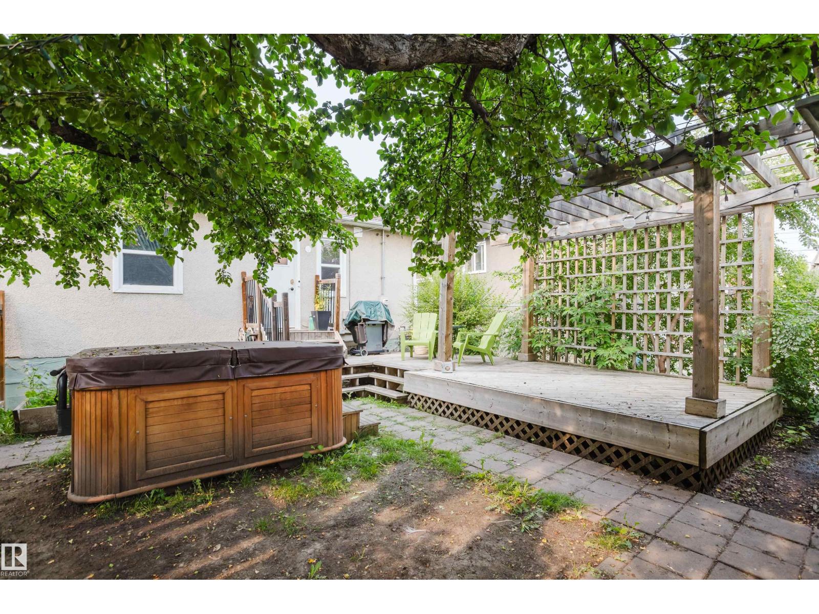 10623 76 Av Nw Property Photo 43