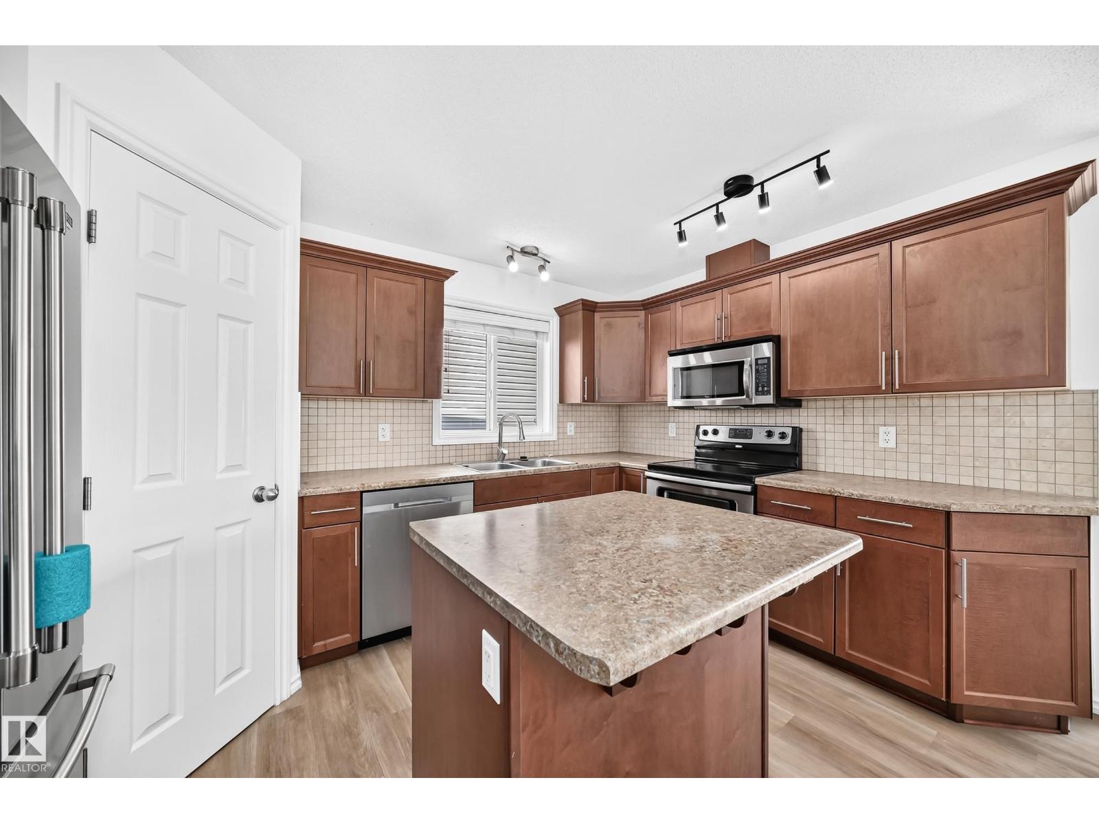 369 Brintnell Bv Nw Nw Property Photo 5