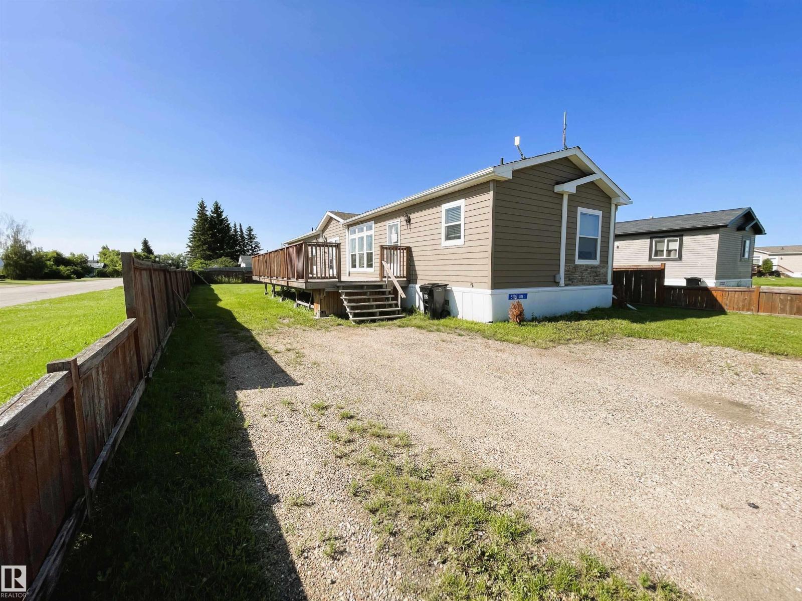 #1 5102 51 Av Property Photo 1