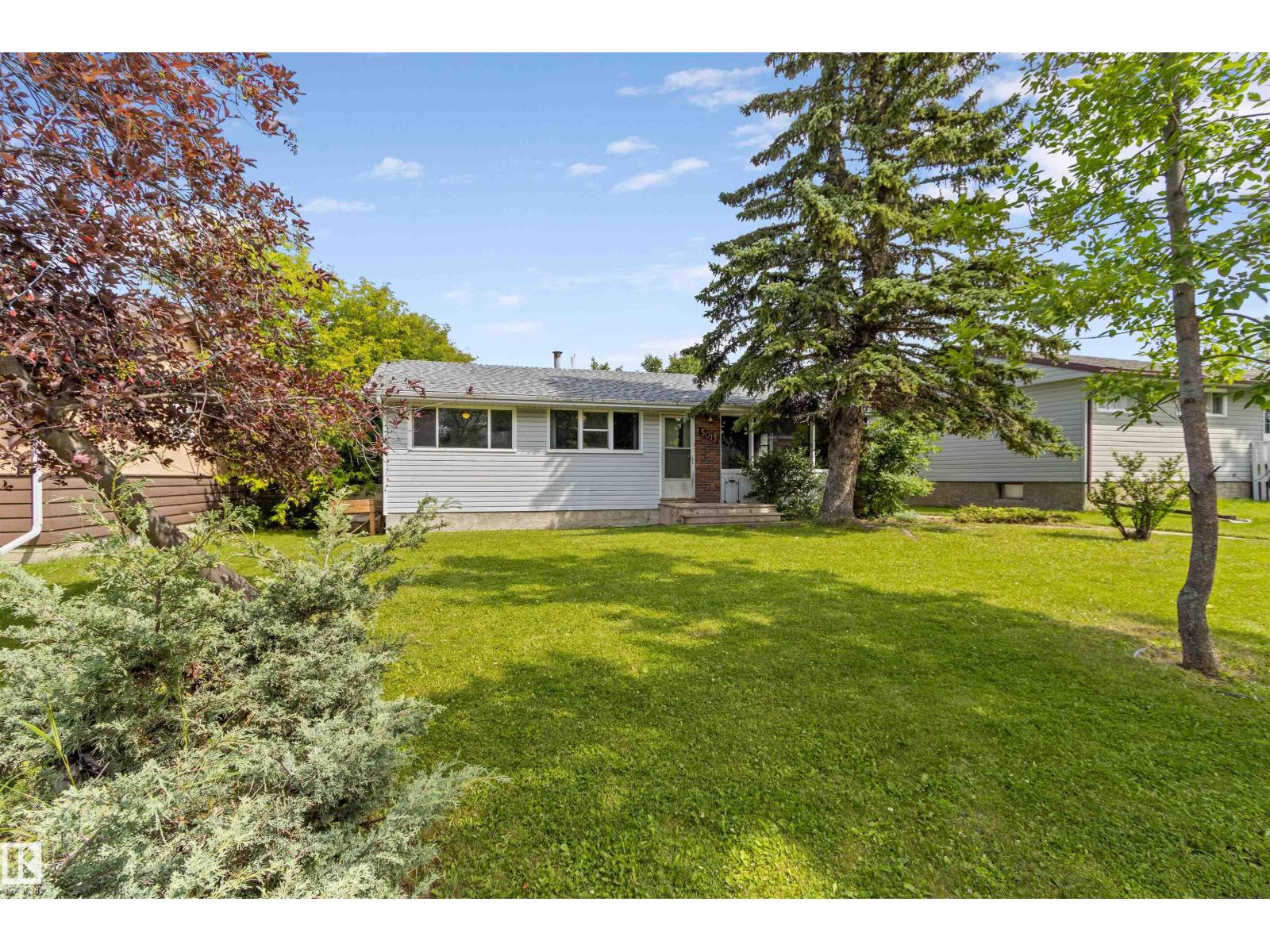 5013 46 St Property Photo 2