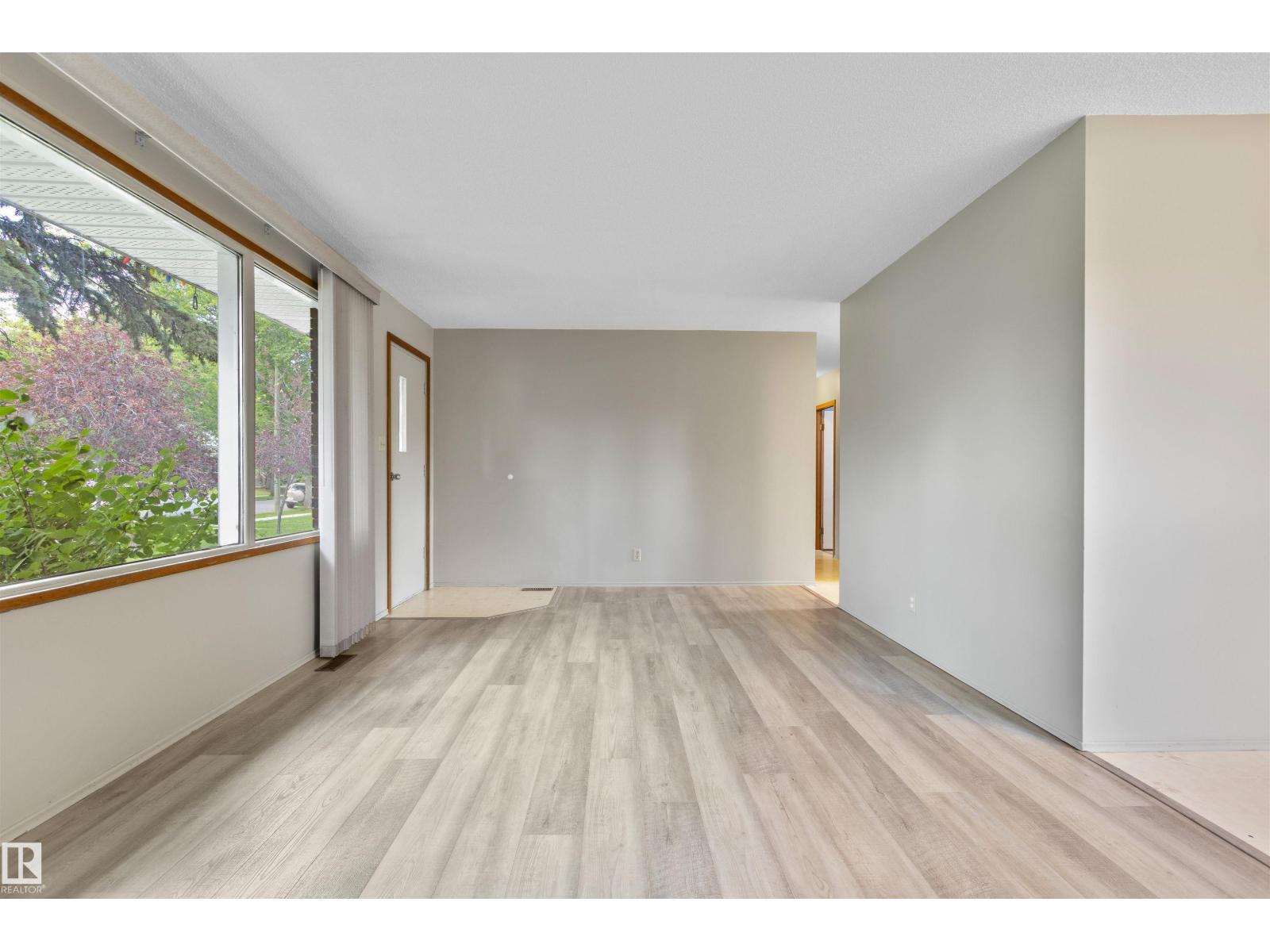 5013 46 St Property Photo 6