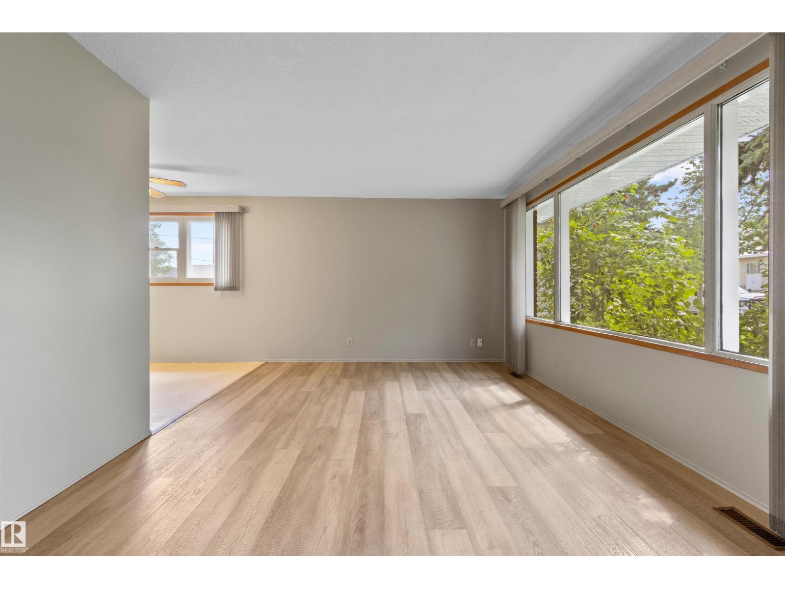 5013 46 St Property Photo 8