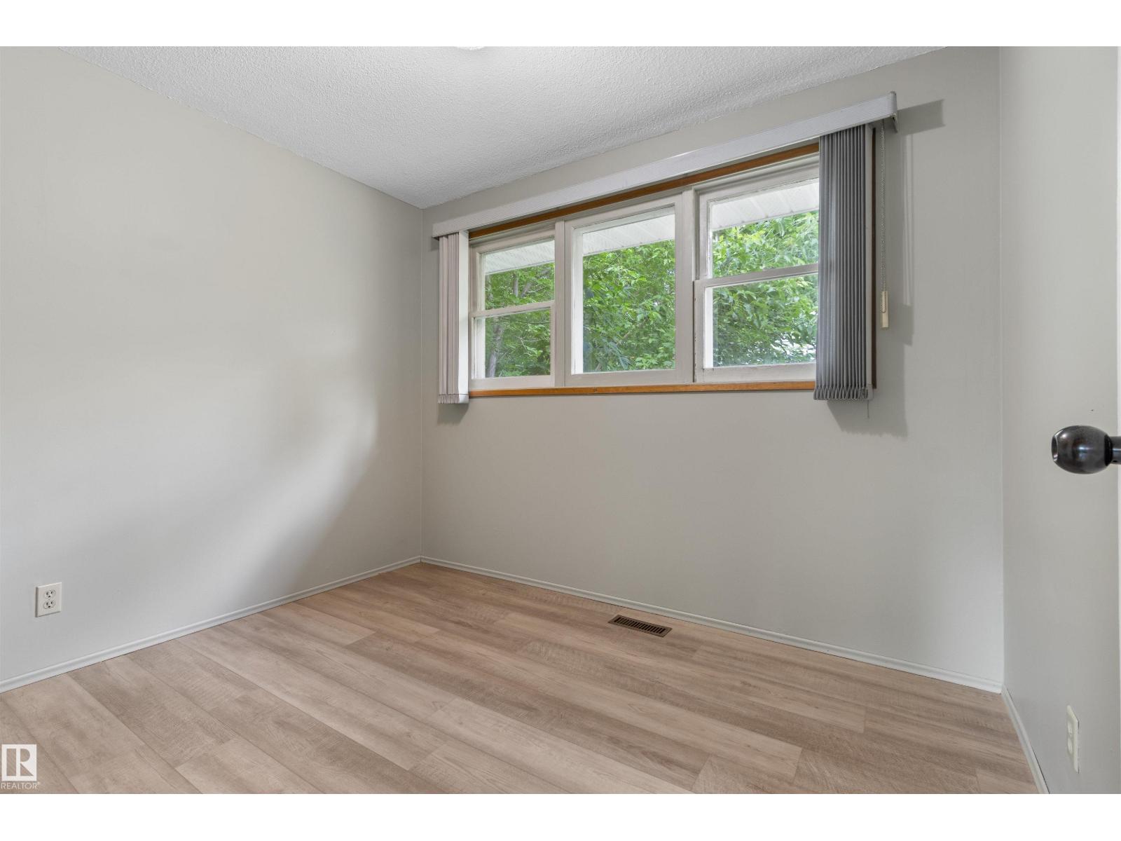 5013 46 St Property Photo 13