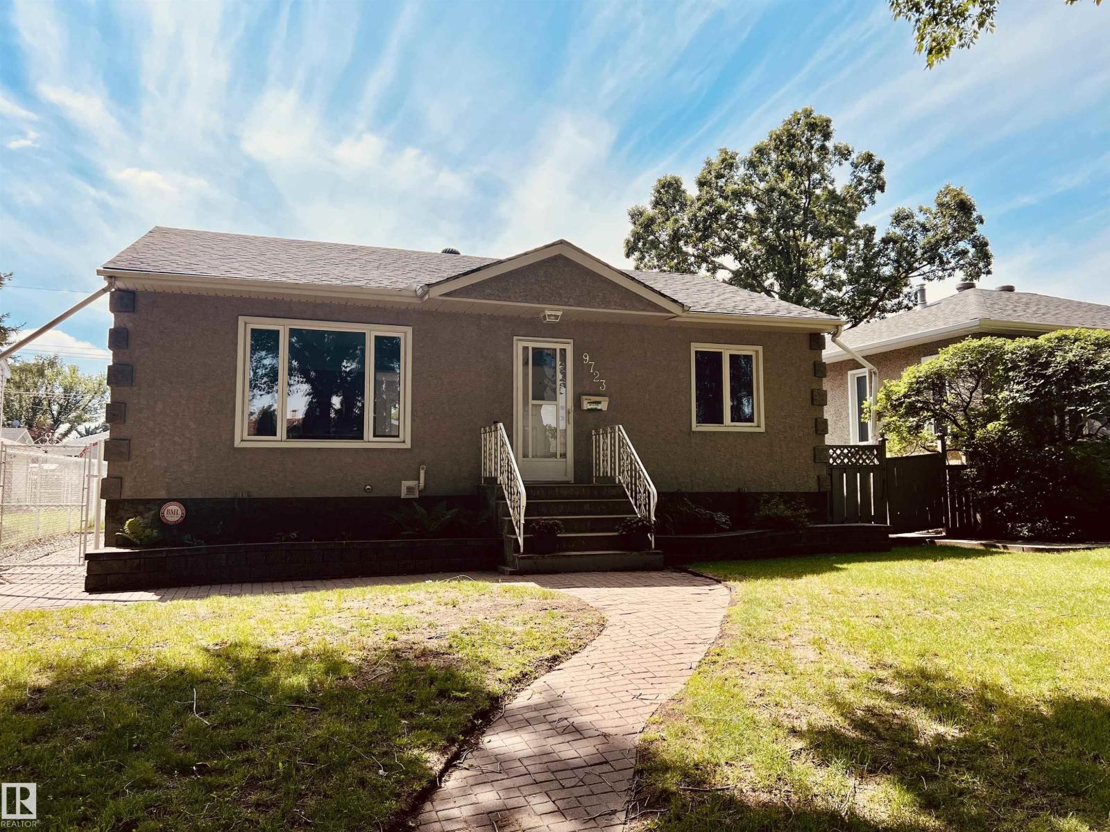 9723 65 Av Nw Property Photo 1