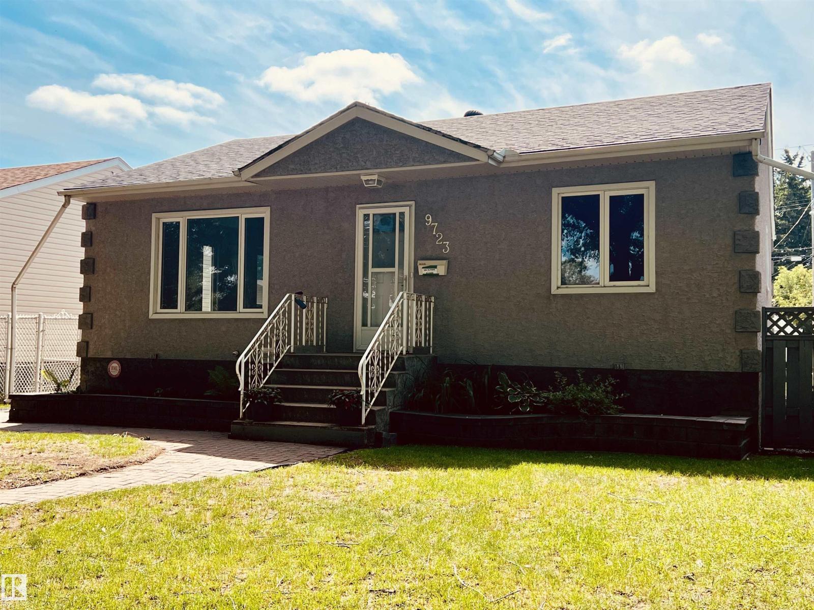 9723 65 Av Nw Property Photo 2