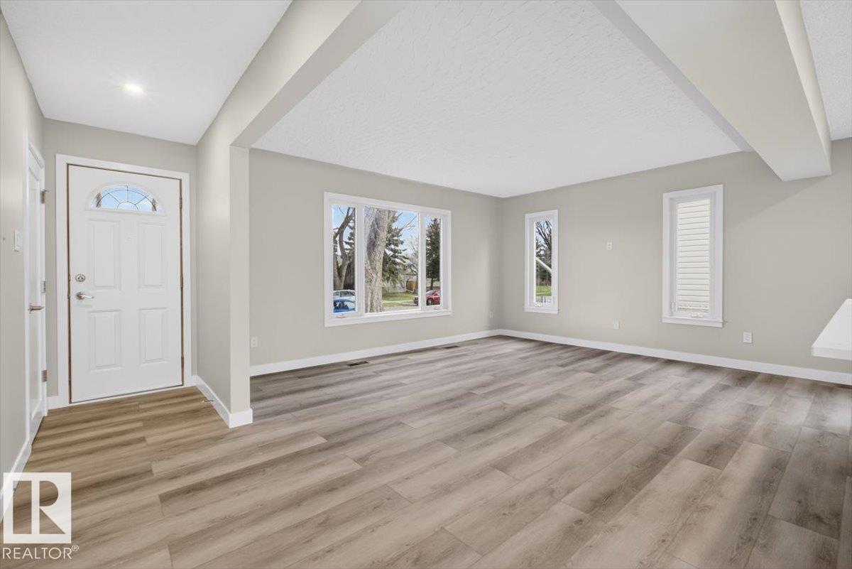 9723 65 Av Nw Property Photo 4