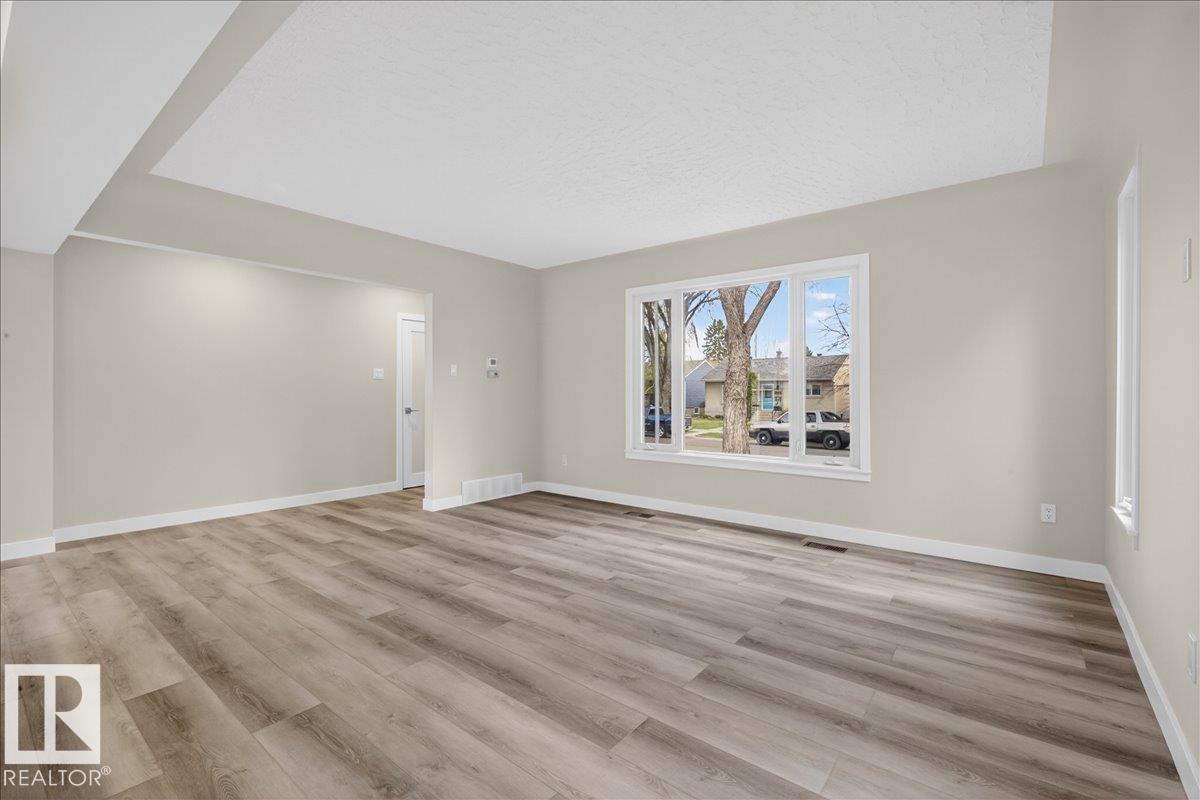 9723 65 Av Nw Property Photo 7