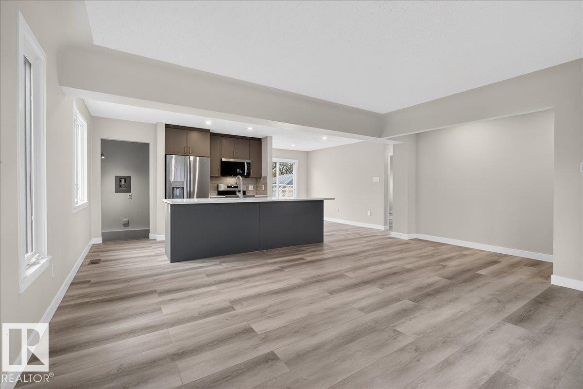 9723 65 Av Nw Property Photo 8
