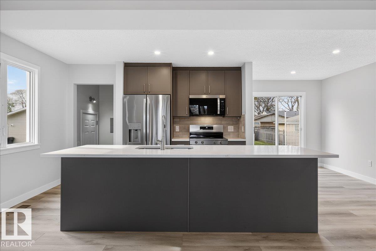 9723 65 Av Nw Property Photo 14