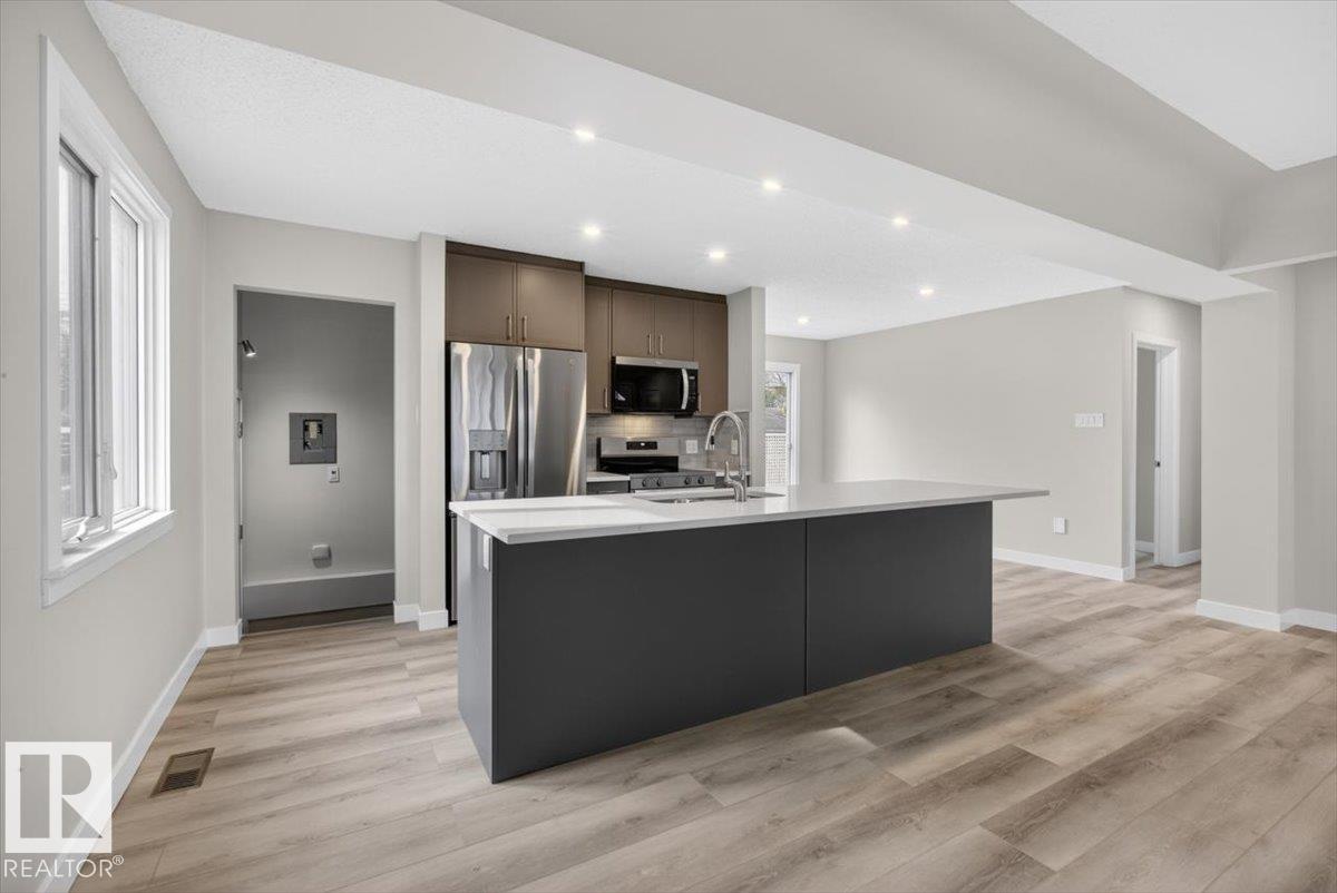9723 65 Av Nw Property Photo 15