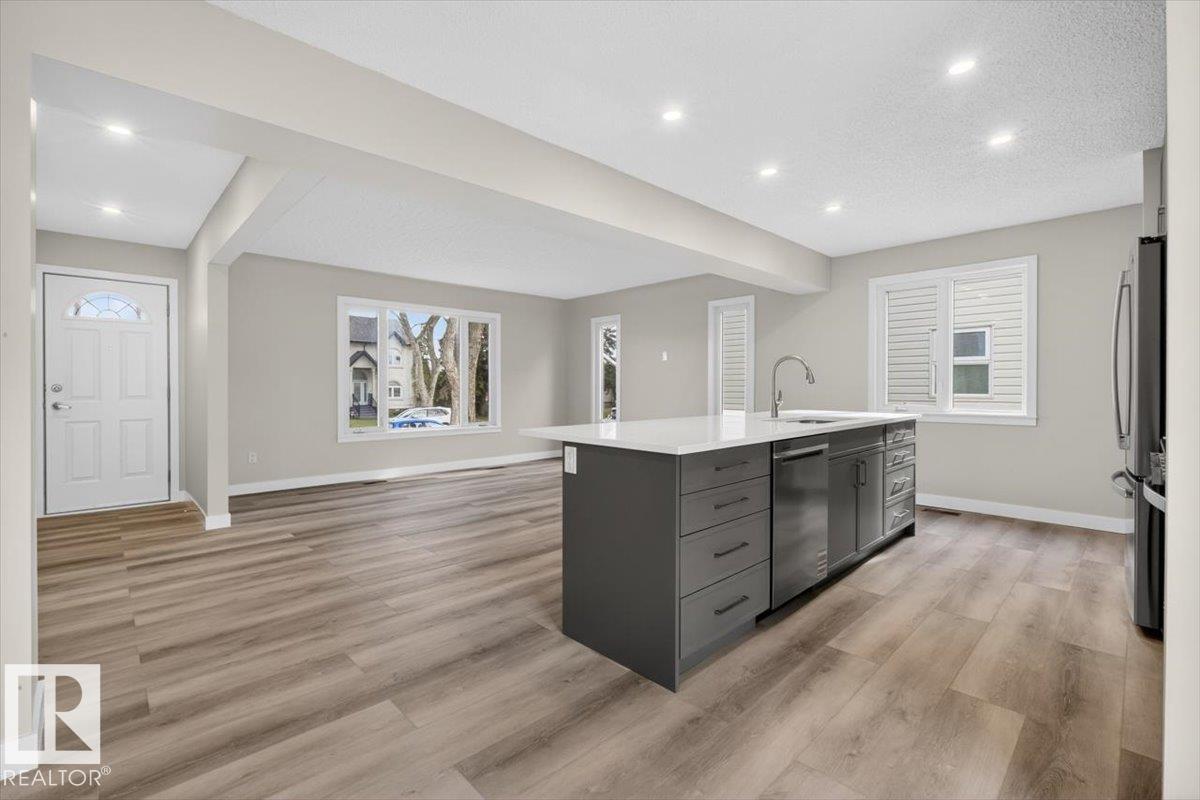 9723 65 Av Nw Property Photo 18