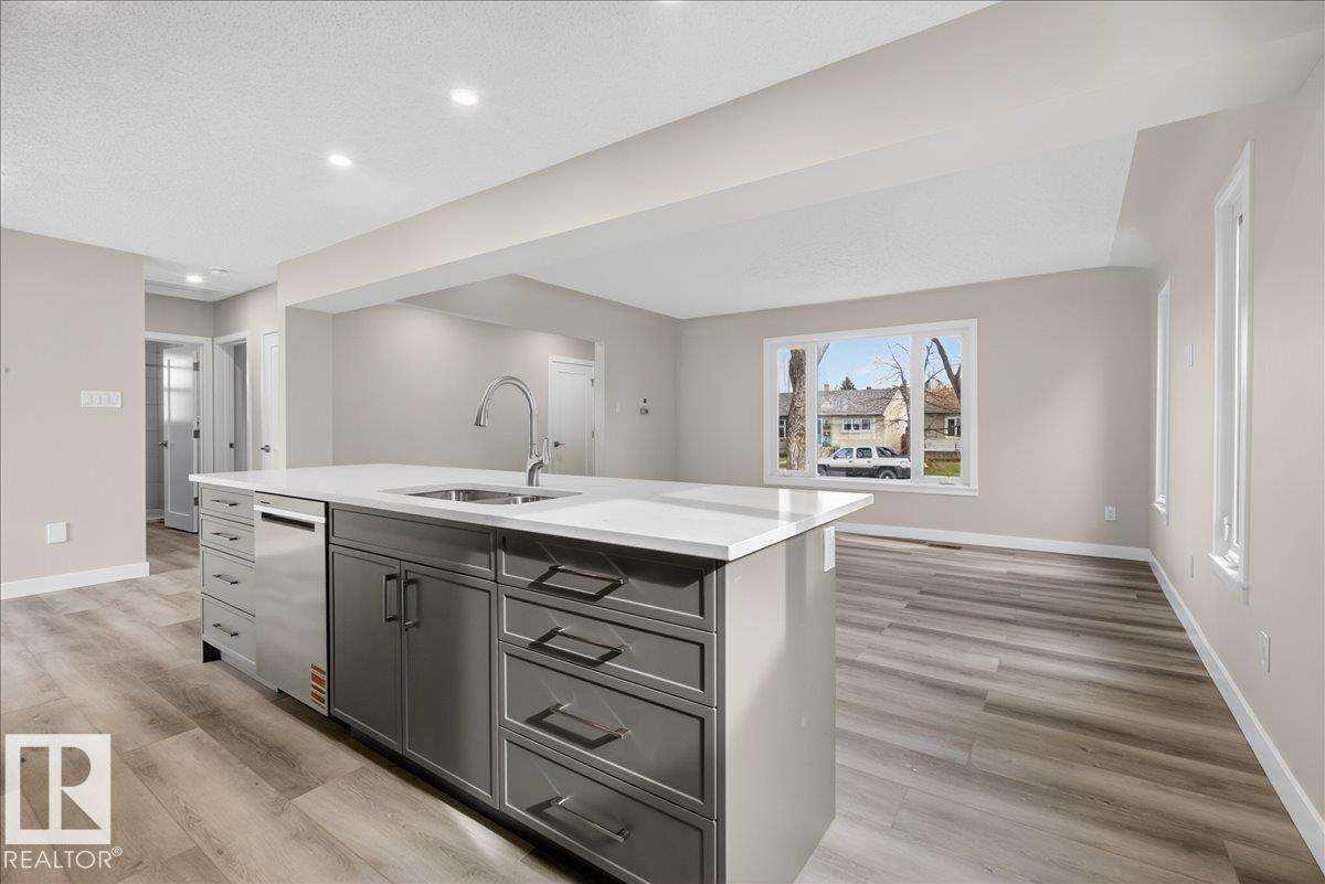 9723 65 Av Nw Property Photo 19