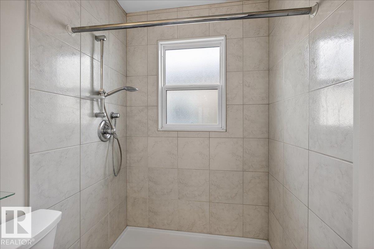 9723 65 Av Nw Property Photo 28