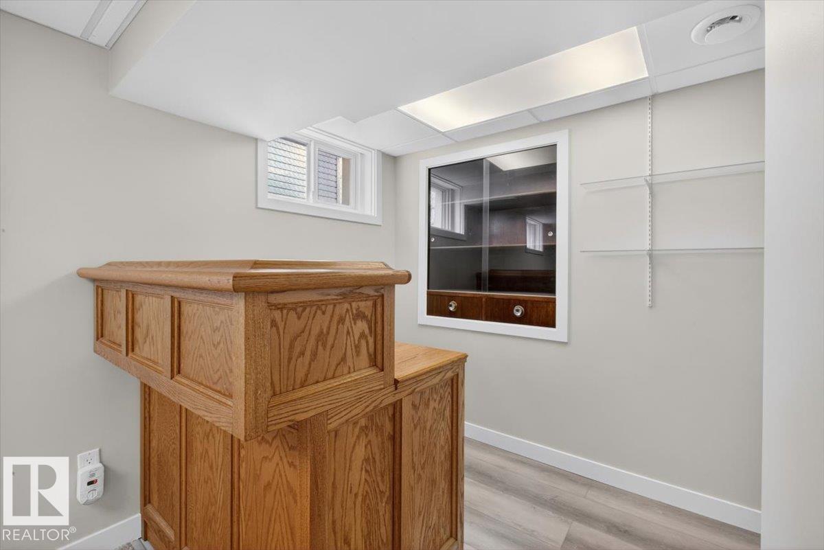 9723 65 Av Nw Property Photo 32