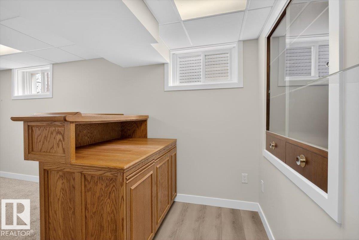 9723 65 Av Nw Property Photo 33