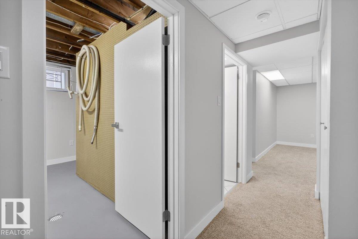 9723 65 Av Nw Property Photo 43