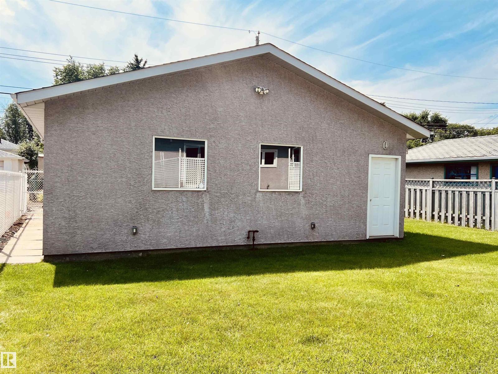 9723 65 Av Nw Property Photo 49