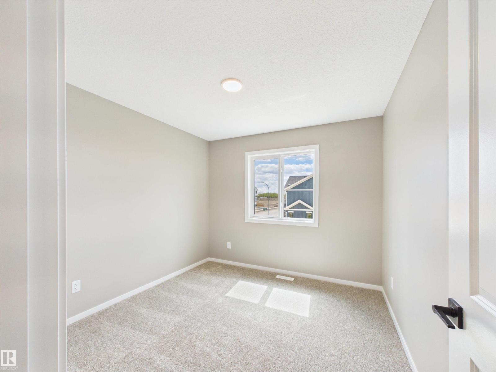 1098 Mcleod Av Property Photo 16