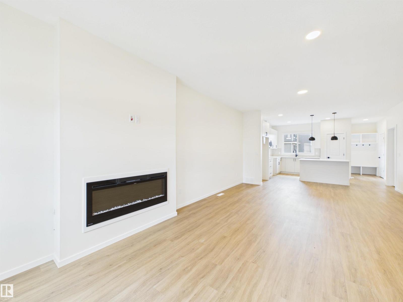 1096 Mcleod Av Property Photo 6