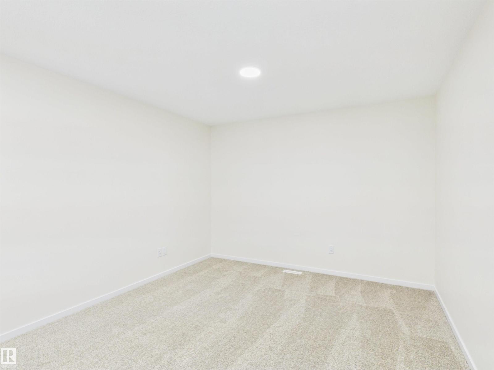 1096 Mcleod Av Property Photo 18