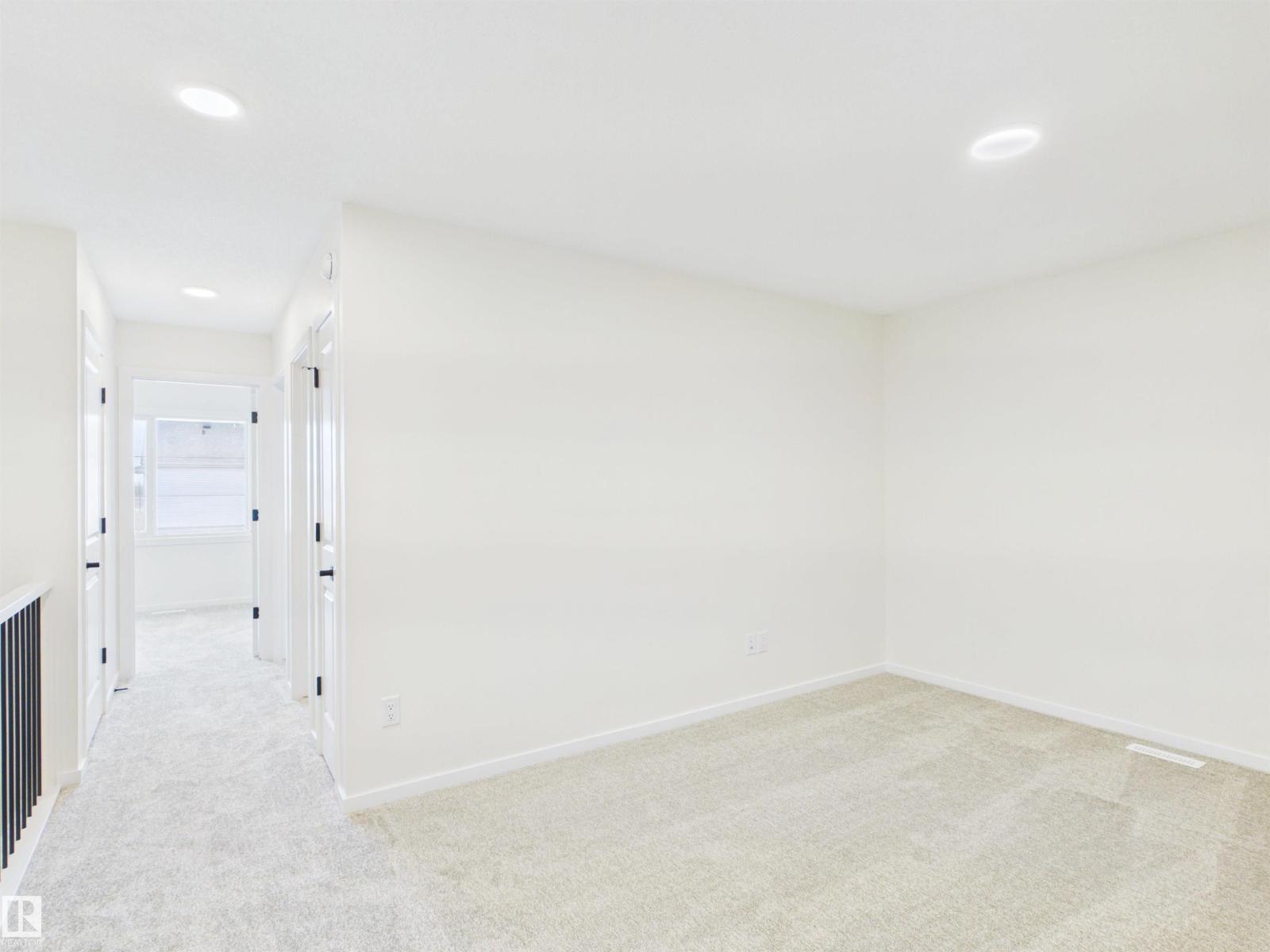 1096 Mcleod Av Property Photo 19