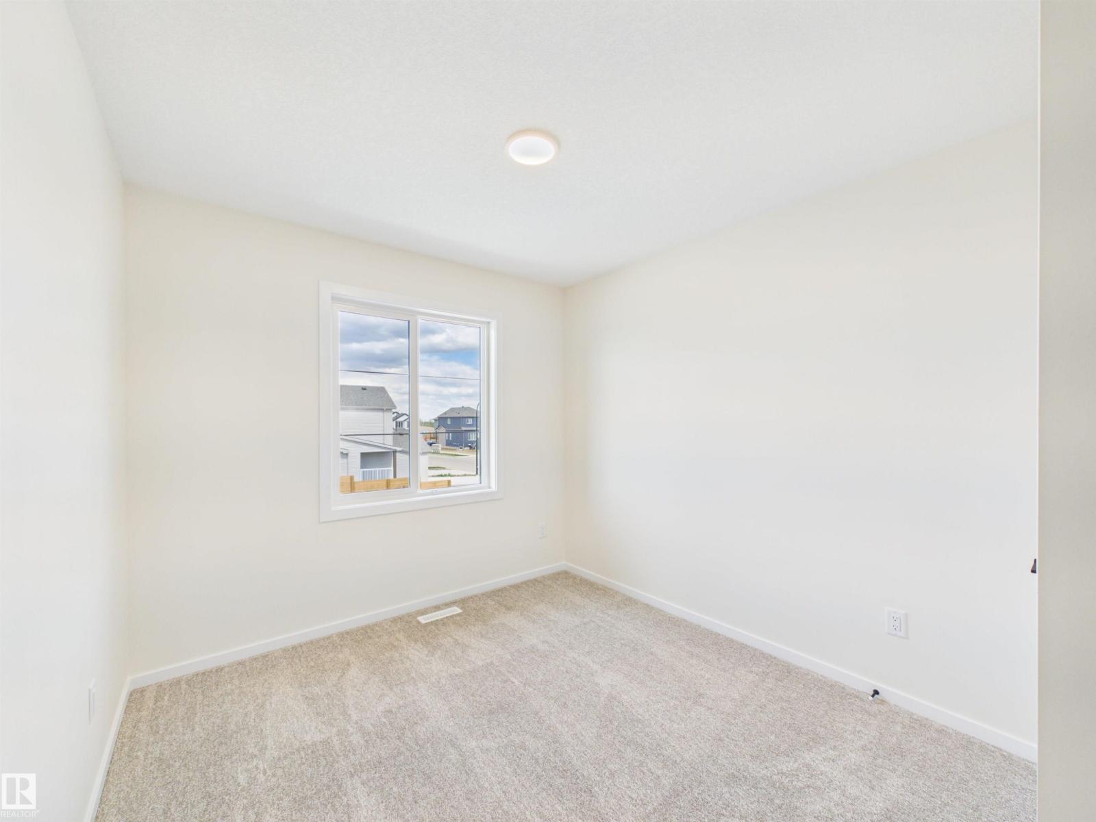 1096 Mcleod Av Property Photo 23