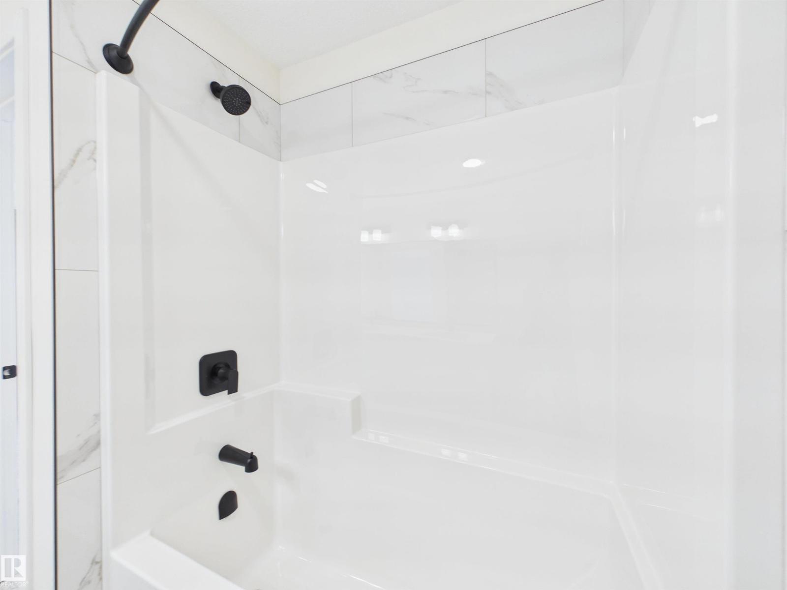 1096 Mcleod Av Property Photo 36