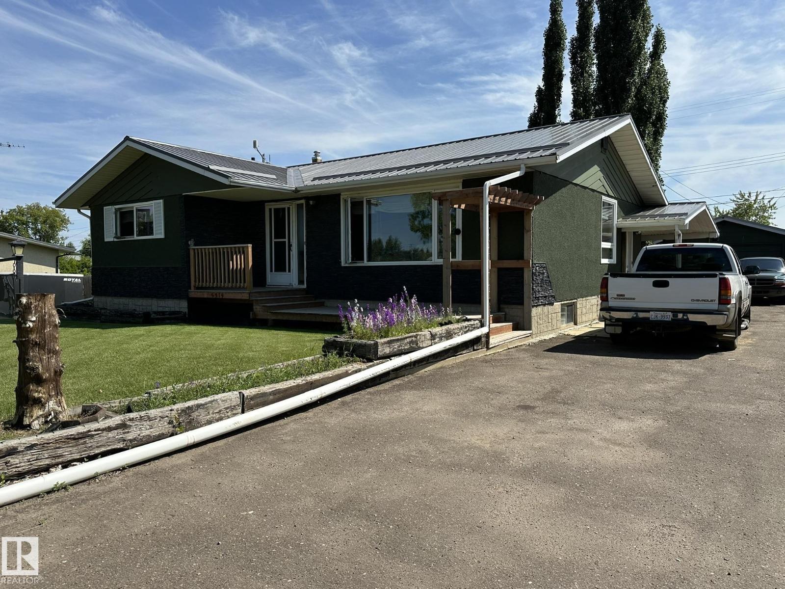 5319 44 Av Property Photo 1