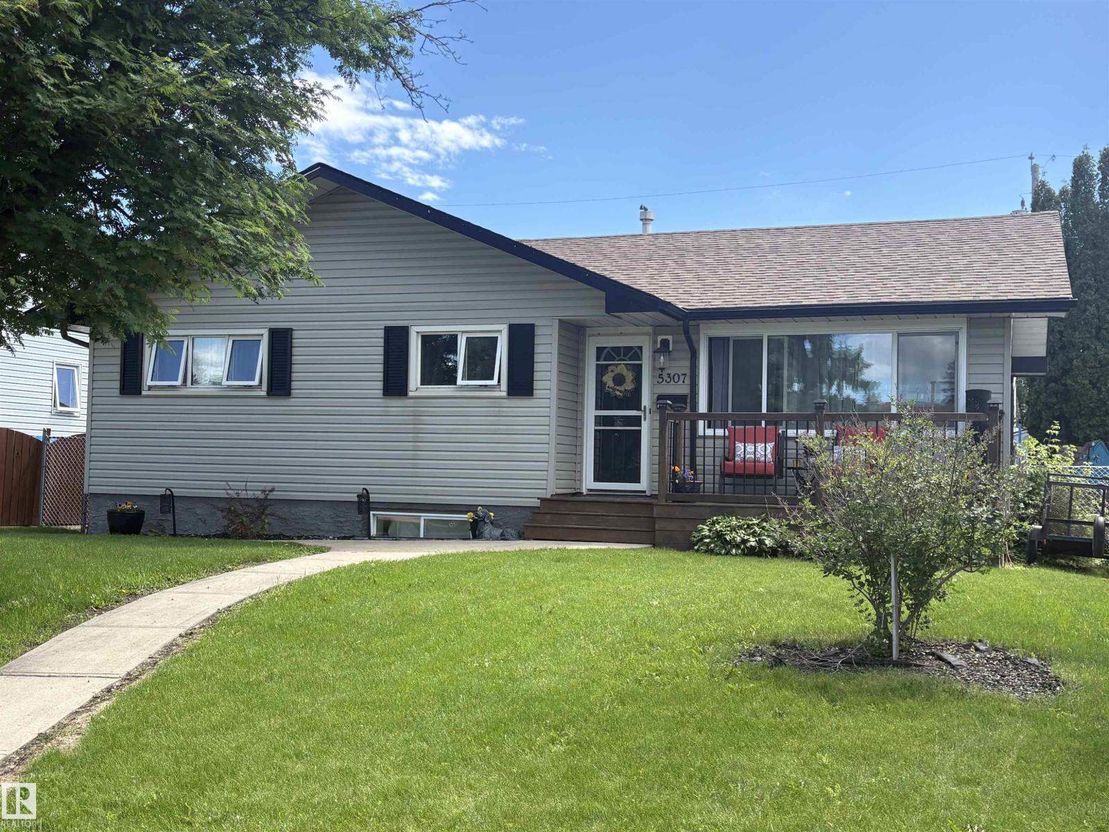 5307 104 Av Nw Property Photo 2