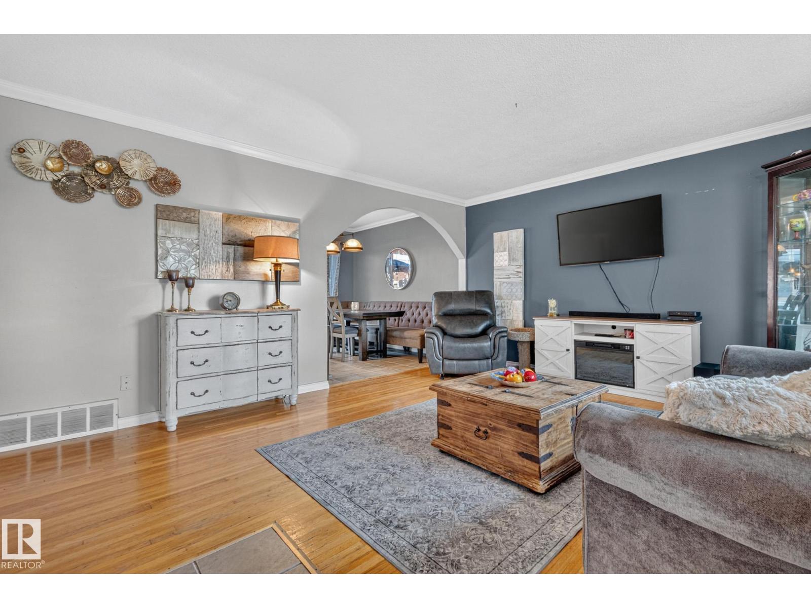 5307 104 Av Nw Property Photo 5