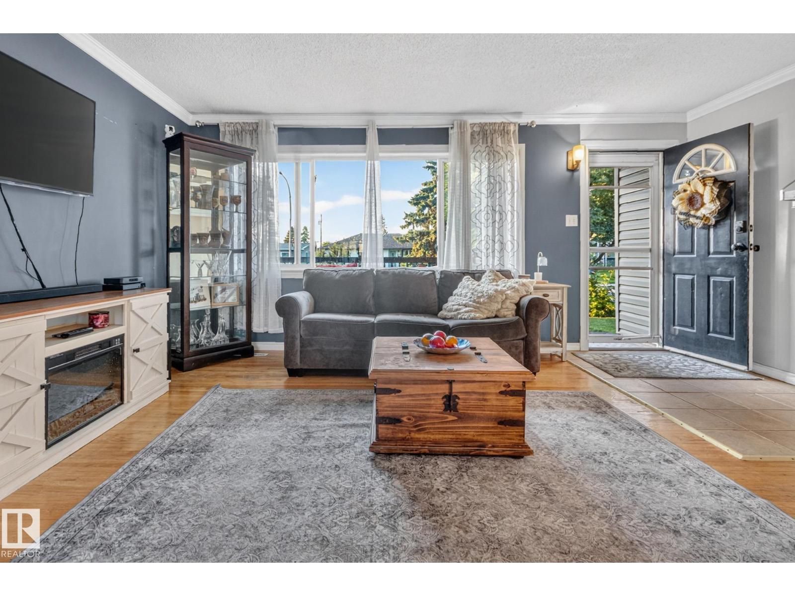 5307 104 Av Nw Property Photo 7