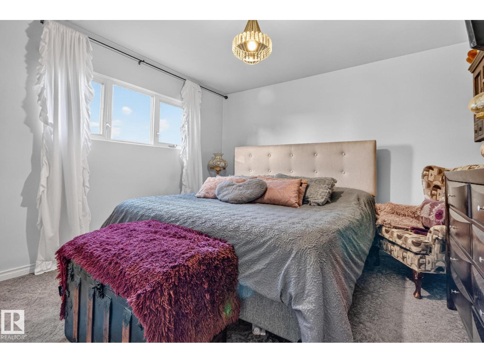 5307 104 Av Nw Property Photo 13