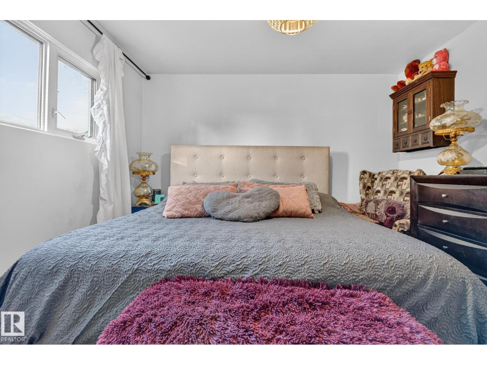 5307 104 Av Nw Property Photo 14