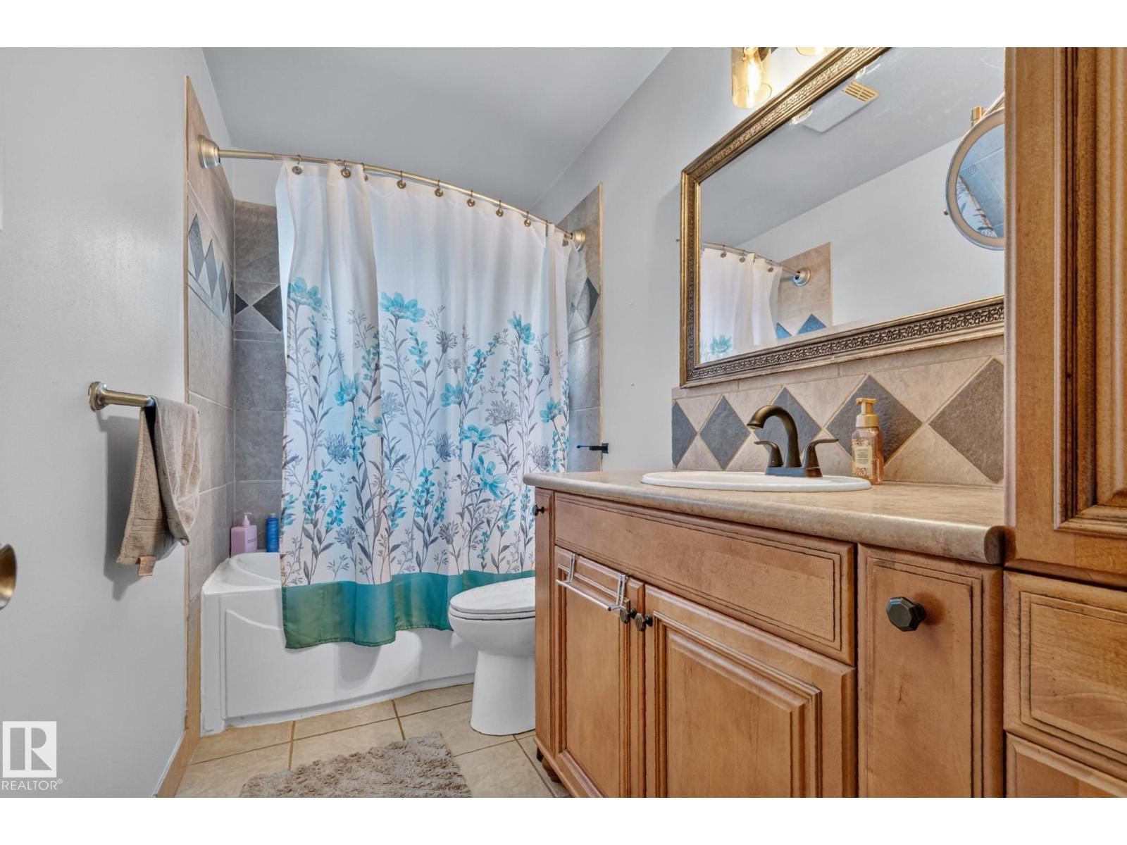 5307 104 Av Nw Property Photo 17